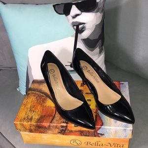 BLACK PAT HEELS - LIKE NEW 📌